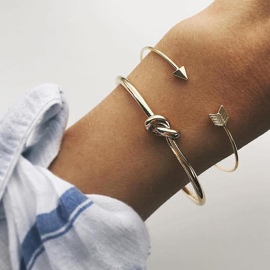 💛 Title: Minimalist Gold Cuff Bracelet Set – Timeless Elegance in Various Designs 💛